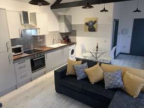 Luxury Apartment | Living room | 43-inch Smart TV with digital channels, TV - Boutique Penthouse Apartment (Northampton)