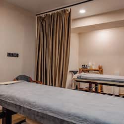 Soins corporels, soins d'hydrothérapie, massages des tissus profonds