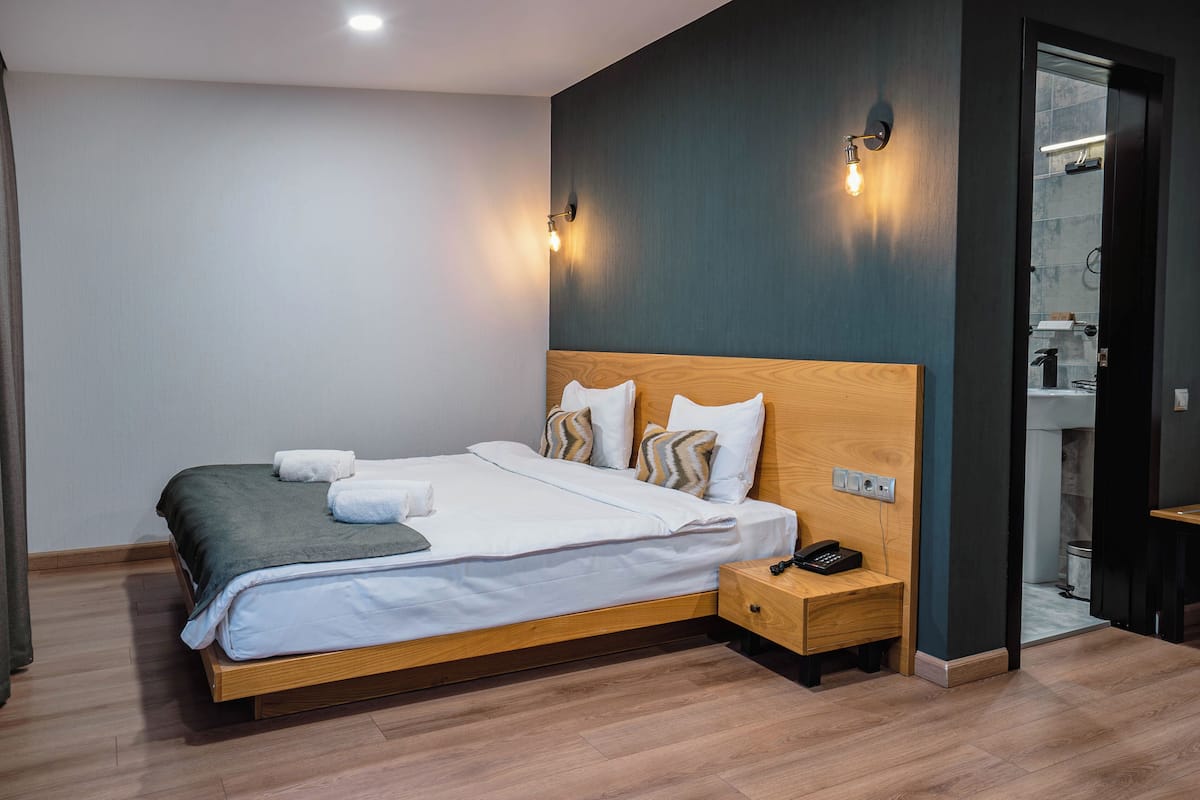 1 bedroom, premium bedding, memory-foam beds, in-room safe