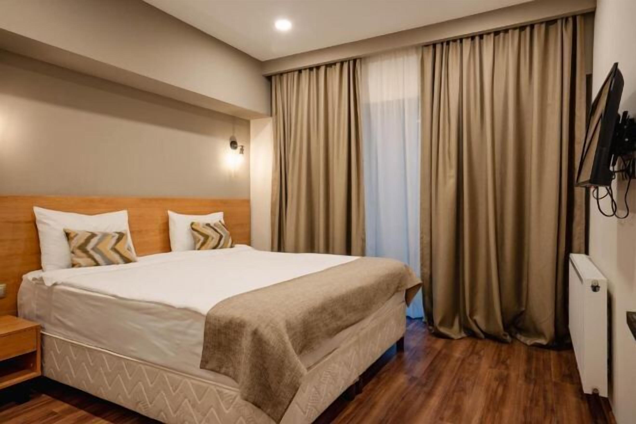 Luxe beddengoed, bedden met traagschuimmatrassen, een kluis op de kamer