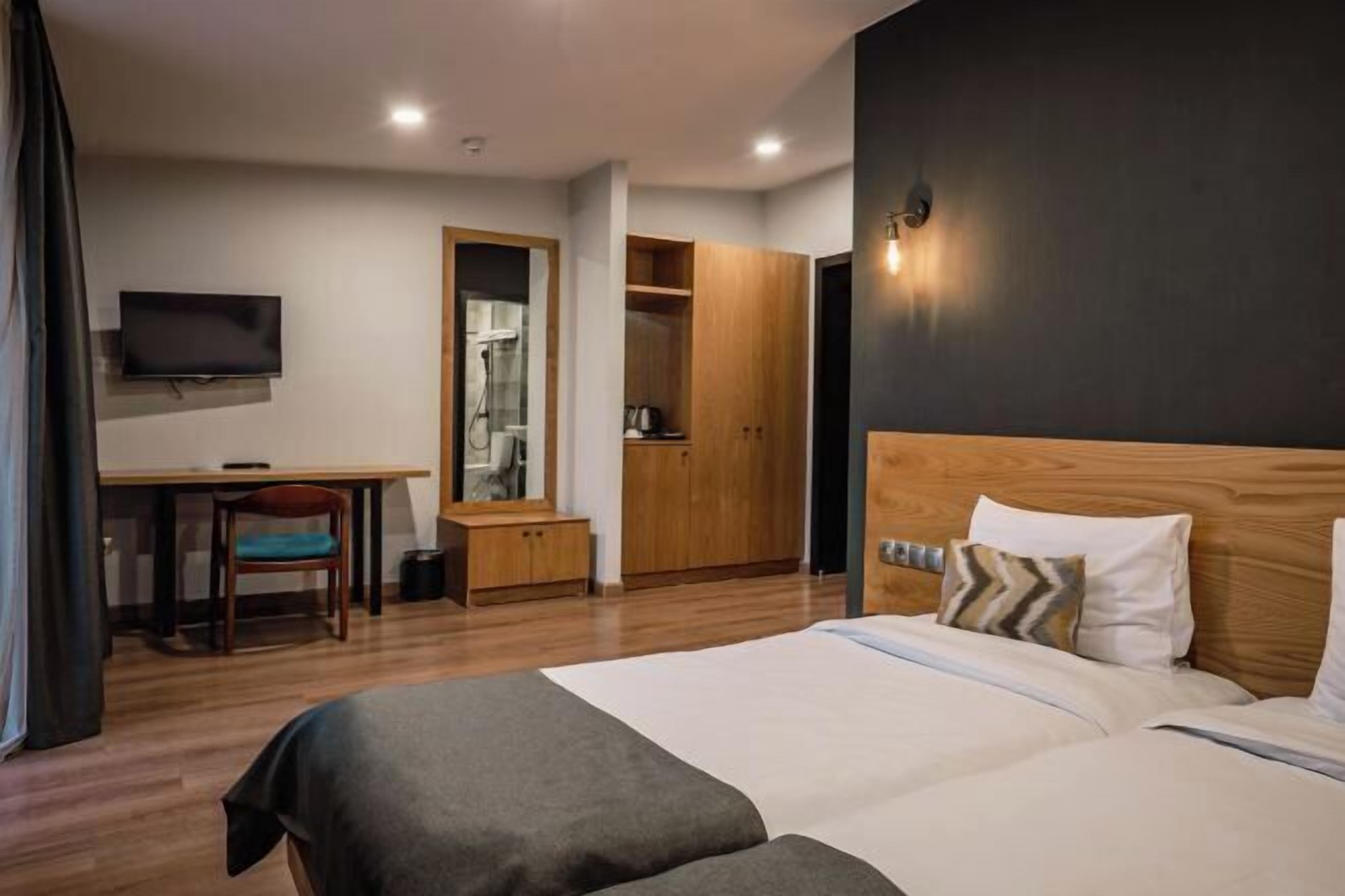 Luxe beddengoed, bedden met traagschuimmatrassen, een kluis op de kamer