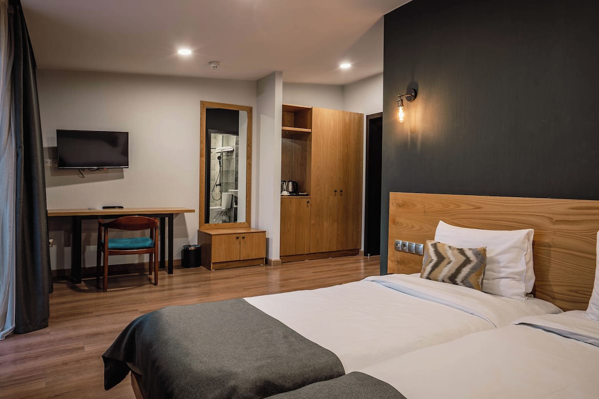 1 bedroom, premium bedding, memory-foam beds, in-room safe
