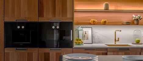 ثلاجة، ميكروويف، فرن، موقد طهي مسطح