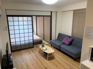 公寓 (201) | 起居区 | 平板电视