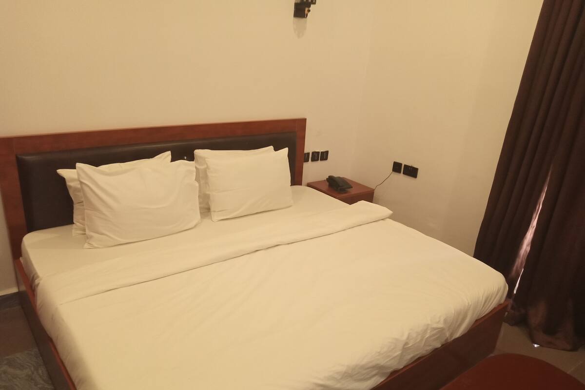 Suite | Seprai katun Mesir, seprai premium, busa memori, dan minibar