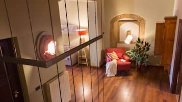 3 bedrooms, in-room safe, desk, soundproofing