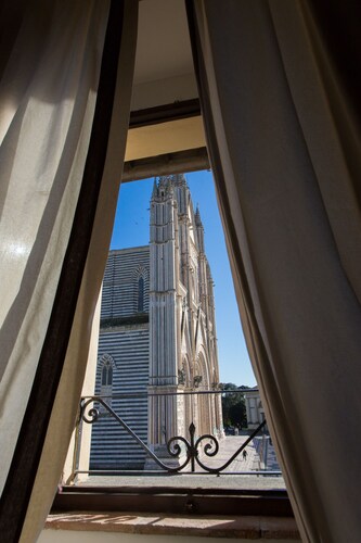 DUOMO LUXURY APARTMENT