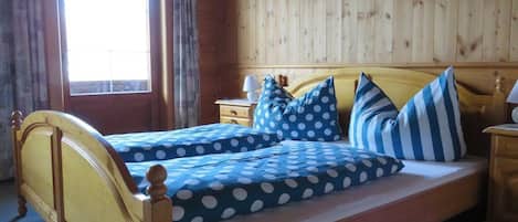 2 bedrooms, bed sheets