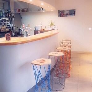 供应午餐和晚餐,地方菜