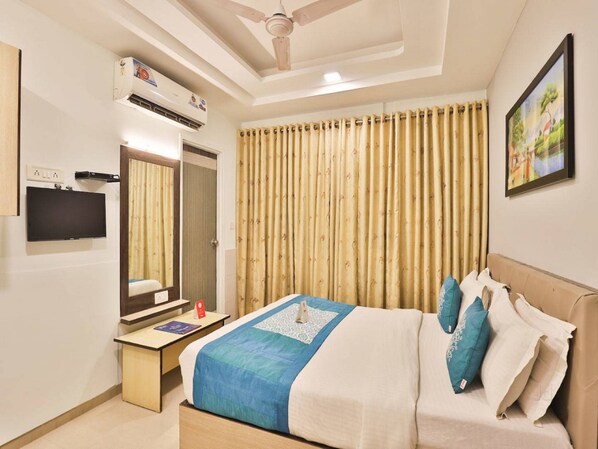 Deluxe Double Room | Hypo-allergenic bedding, in-room safe, desk, soundproofing - Hotel Legend Inn (Ahmedabad)