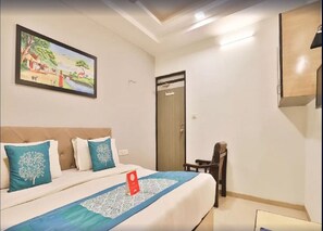 Deluxe Double Room | Hypo-allergenic bedding, in-room safe, desk, soundproofing - Hotel Legend Inn (Ahmedabad)