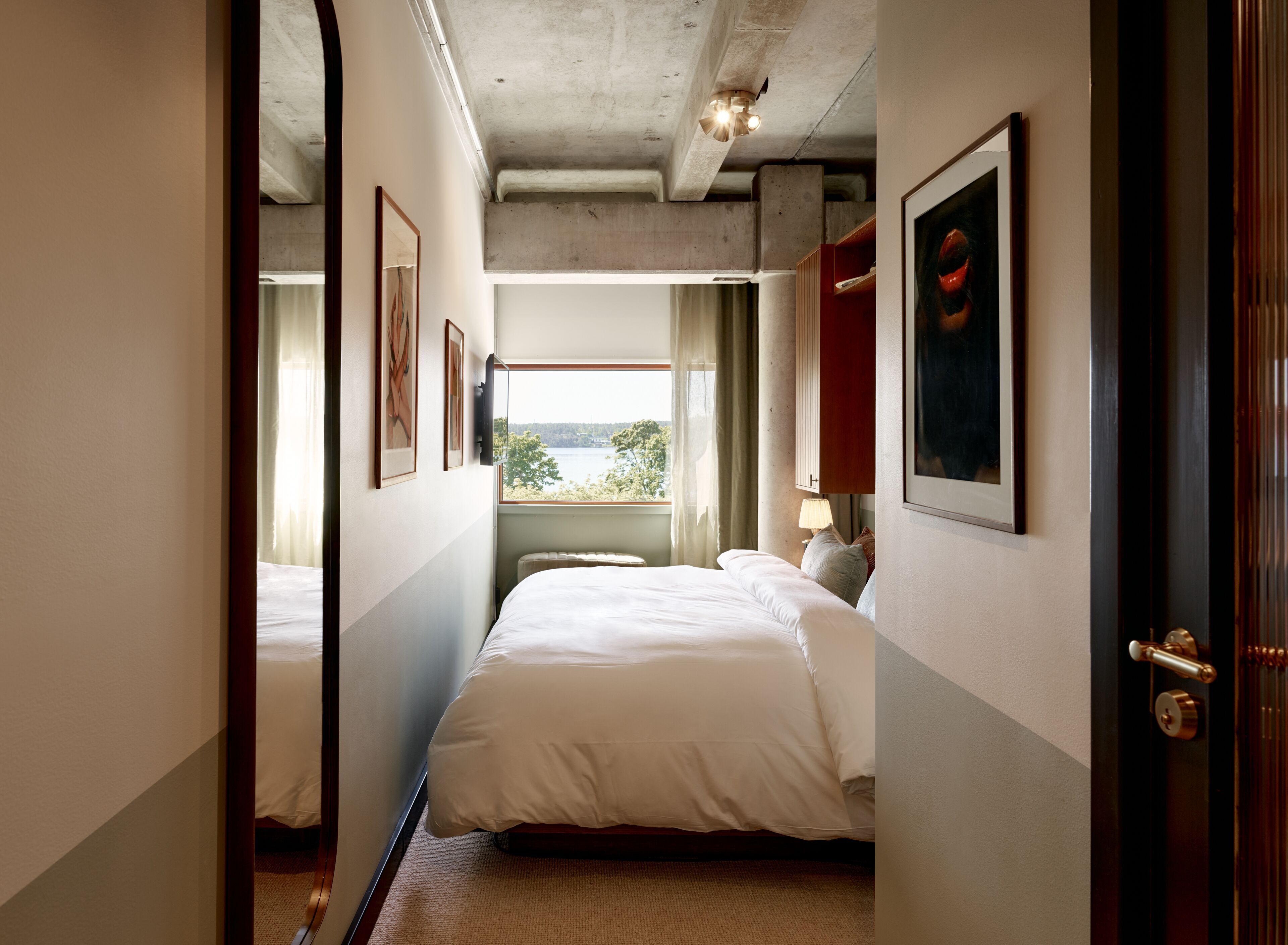 Premium bedding, pillowtop beds, minibar, blackout drapes