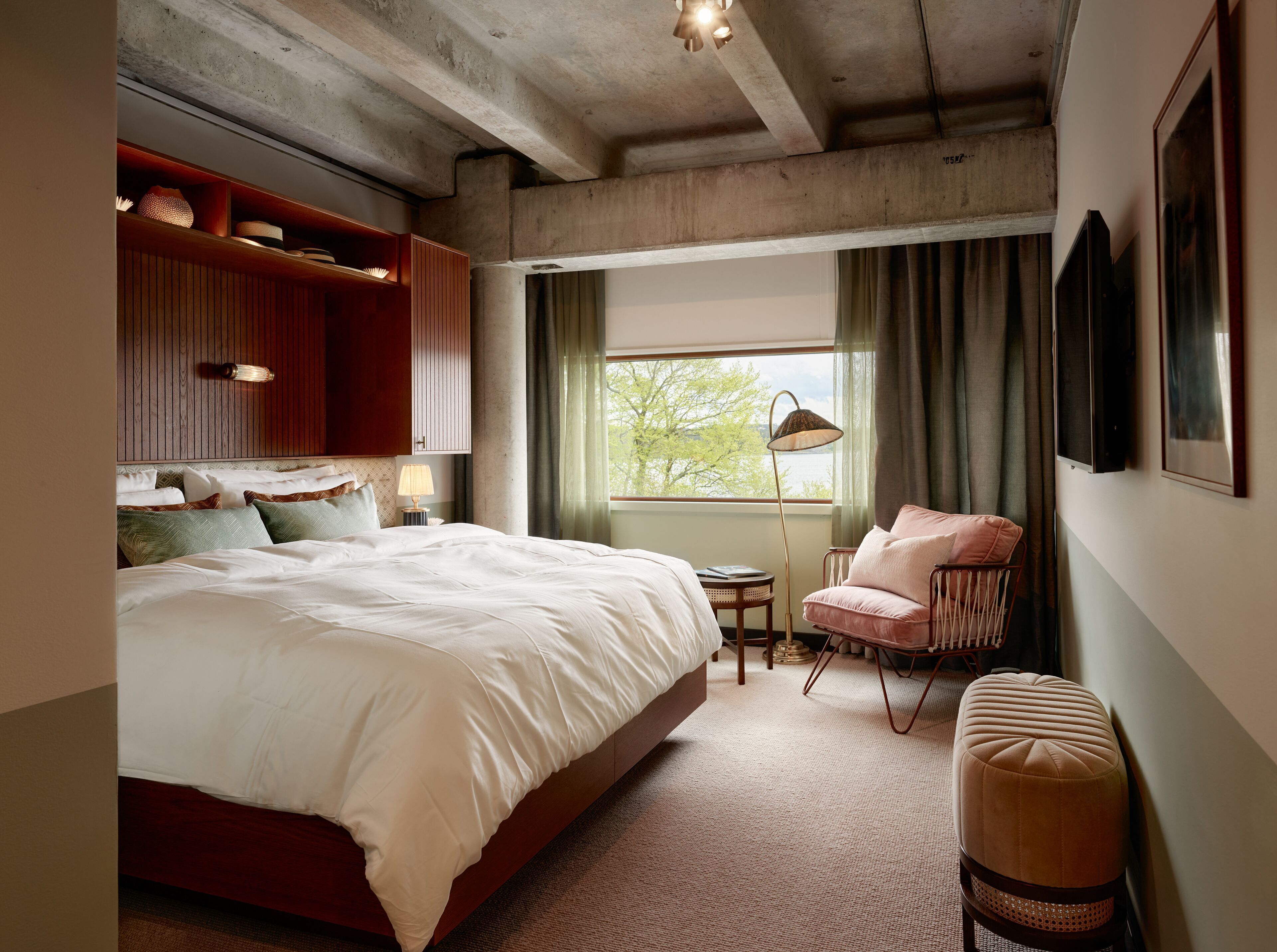 Premium bedding, pillowtop beds, minibar, blackout drapes