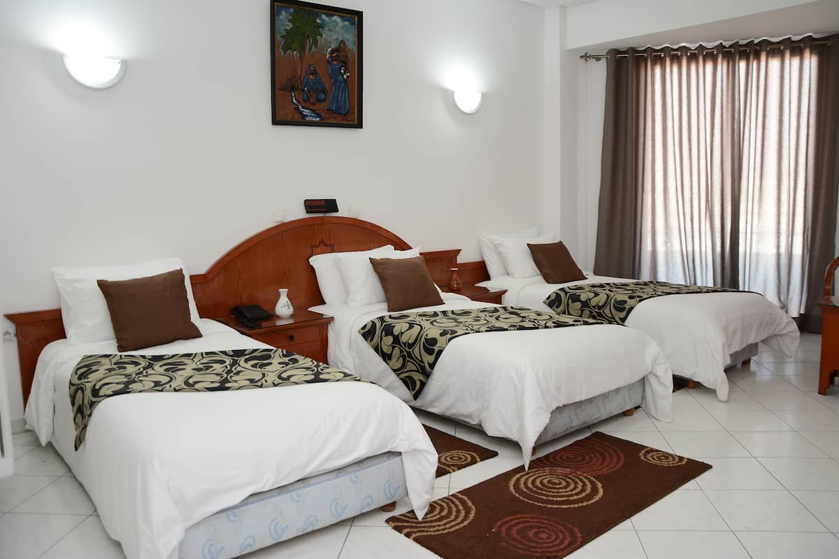 classic triple room | living room | 42-inch flat-screen tv with cable channels, tv, heated floors