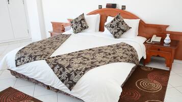 Classic Single Room | Living area | Flat-screen TV, heated floors