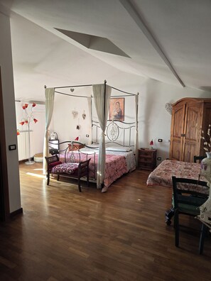 1 bedroom, premium bedding, down duvets, minibar