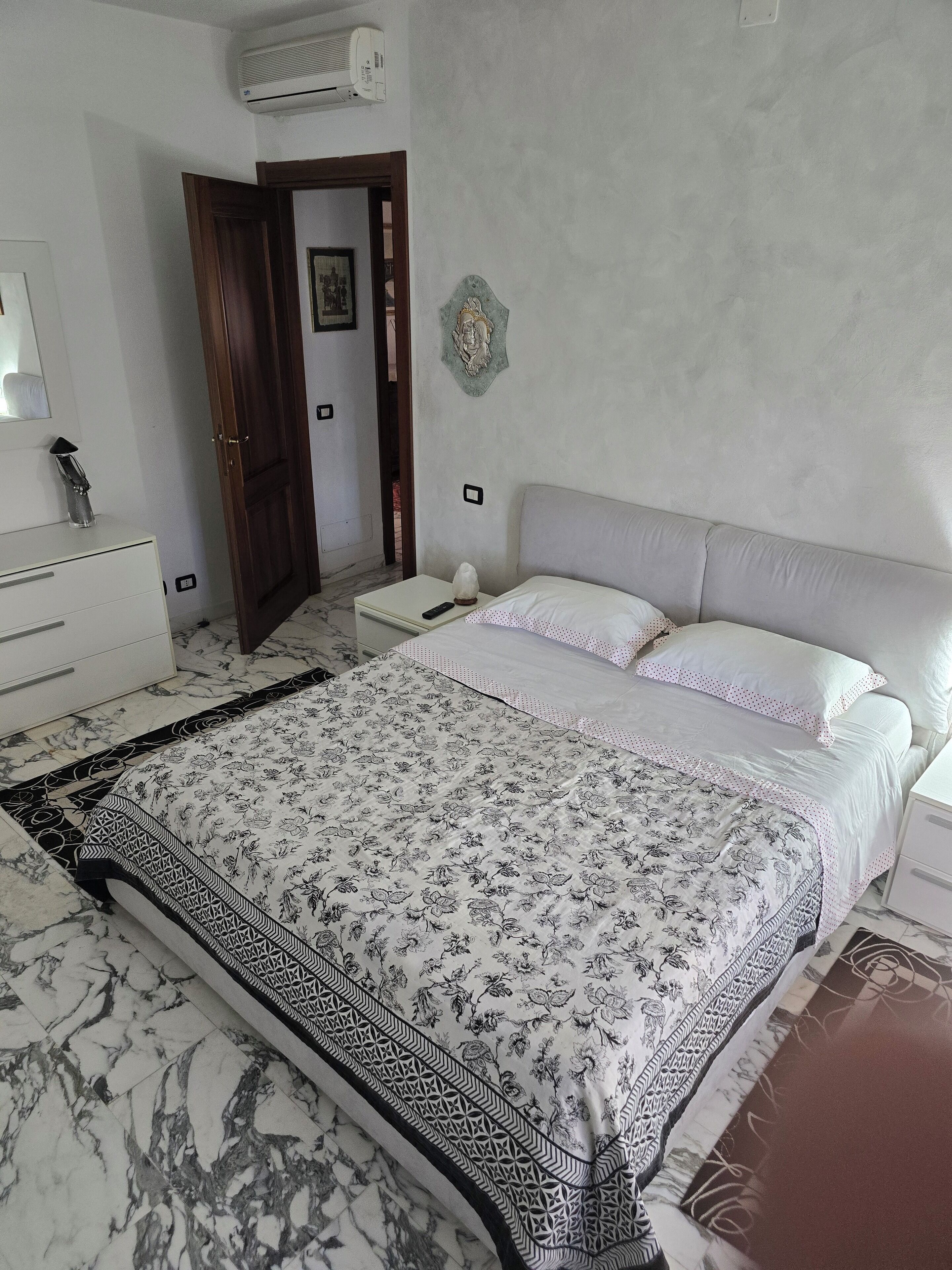 Premium bedding, down comforters, minibar, individually decorated