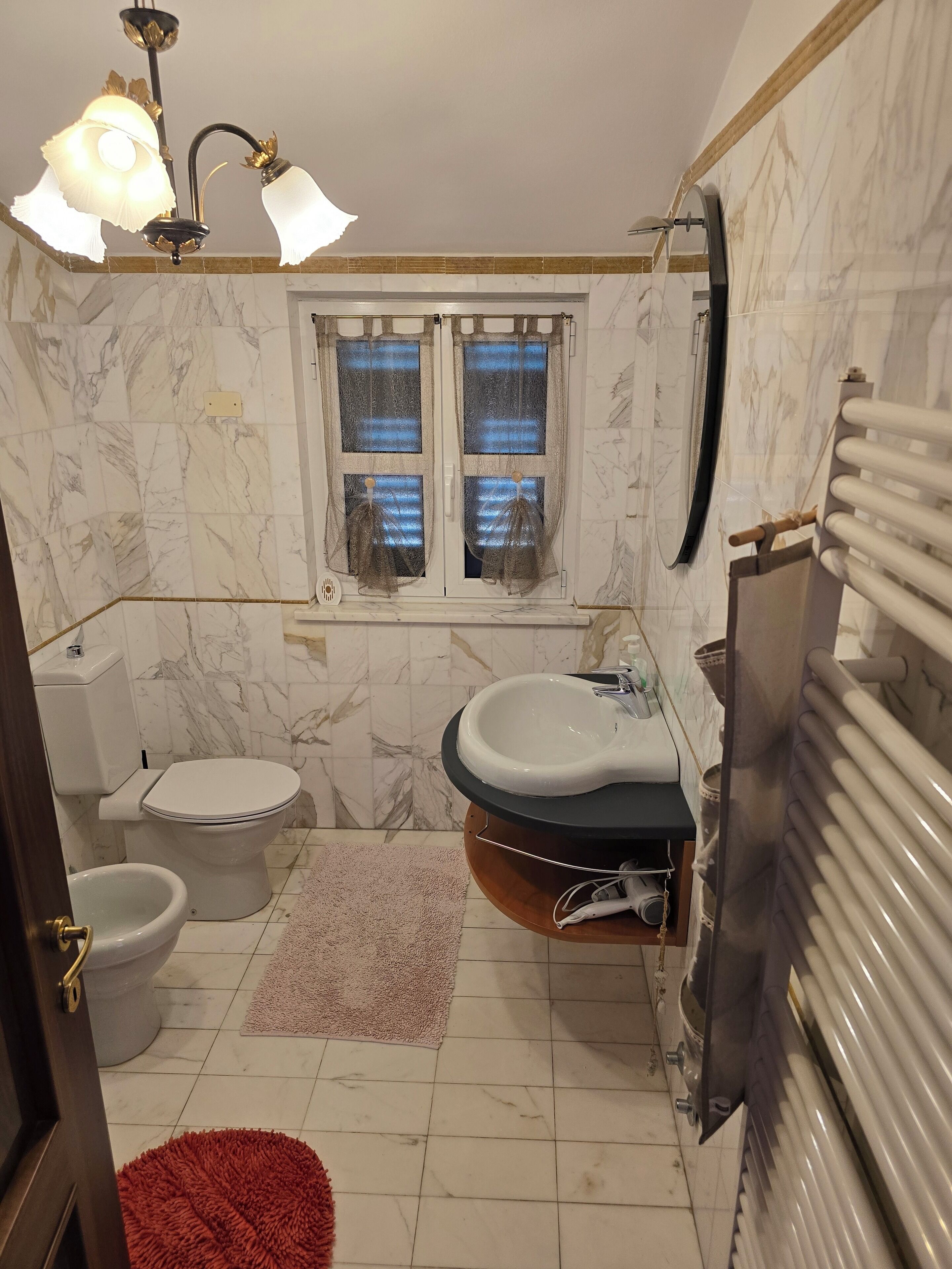 Junior Room | Bathroom | Shower, towels