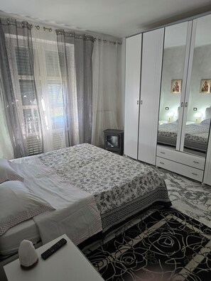 Premium bedding, down duvets, minibar, individually decorated - B&B Aria (Sarzana)
