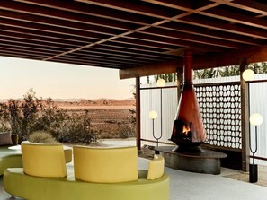 Terrace/patio - Radziner Modernist Cabin By Homestead Modern (Joshua Tree)