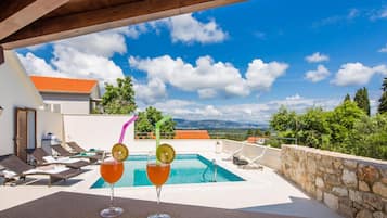 Vila, 3 quartos | Terraço/pátio