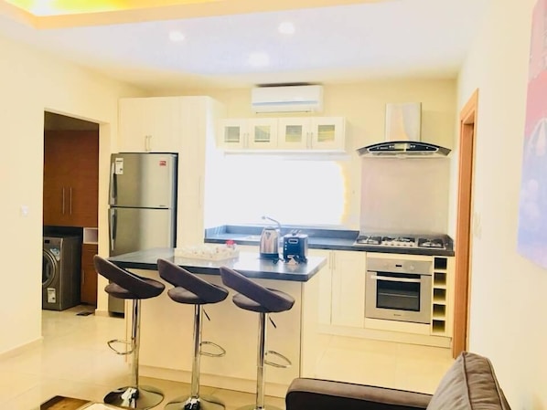 Apartment, 2 Bedrooms | Private kitchen