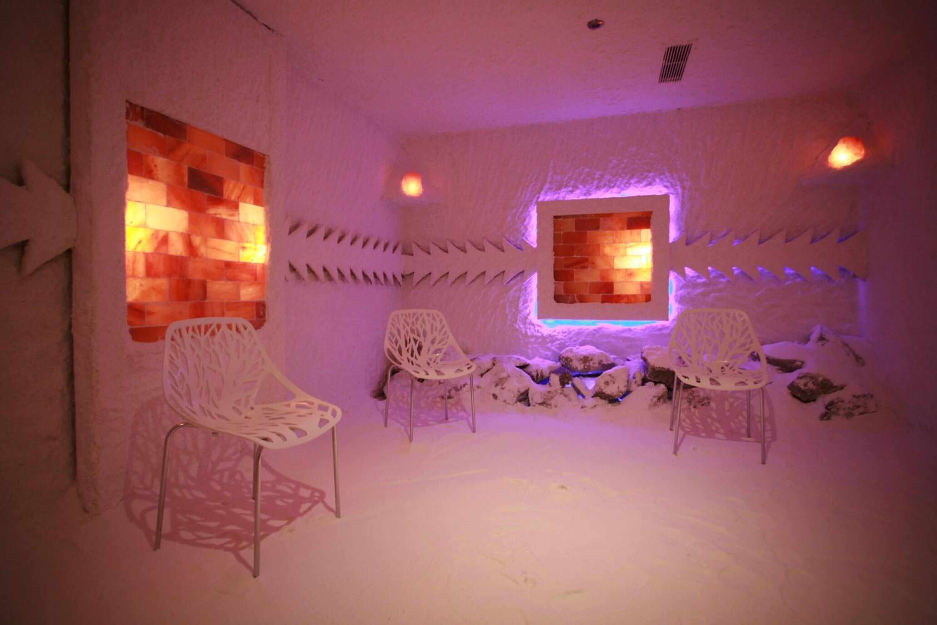 sauna, hot tub, steam room, hot springs/mineral springs