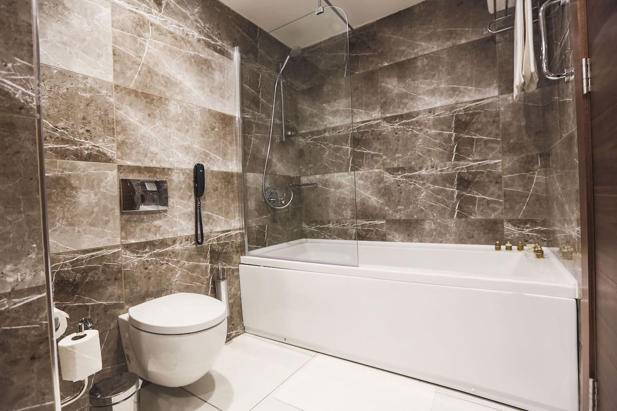 jetted bathtub