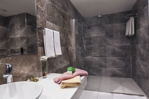 Bathroom sink - Nevali Hotel (Sanliurfa)