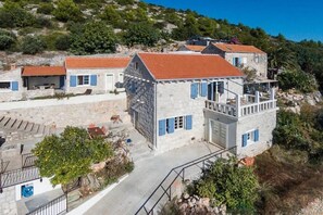 Front of property - Old Tree Villa (Jelsa)