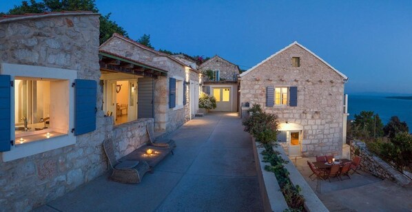 Front of property – evening/night - Old Tree Villa (Jelsa)