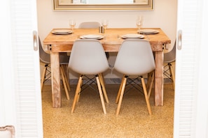 Appartement, 1 chambre | Restauration dans la chambre