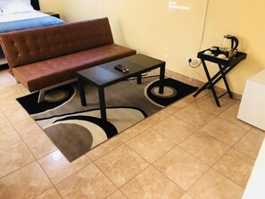 筆電工作空間、熨斗/熨衣板、免費無線上網、床單