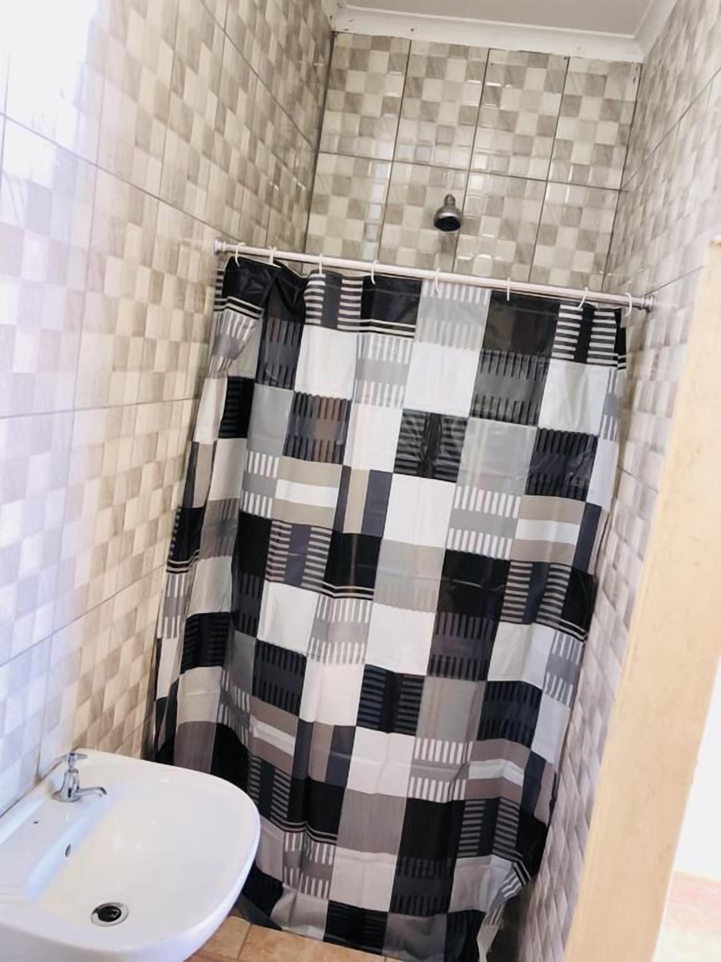 Deluxe Double Room | Bathroom shower