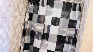 Deluxe Double Room | Bathroom shower