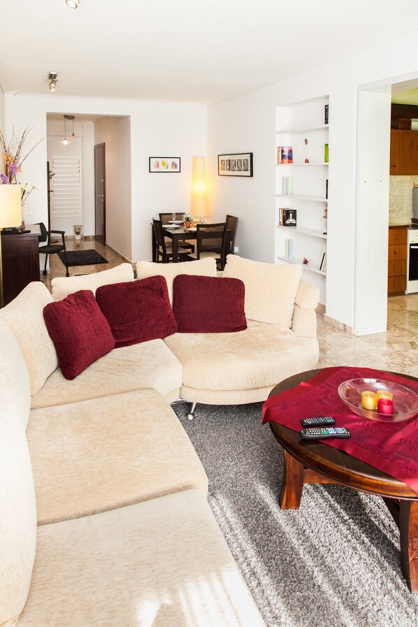 Apartment, 2 Bedrooms | Living room