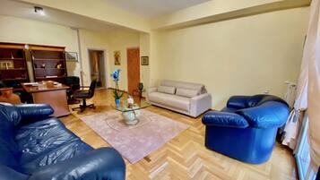 Apartamento | Zona de estar | Una televisión de pantalla plana