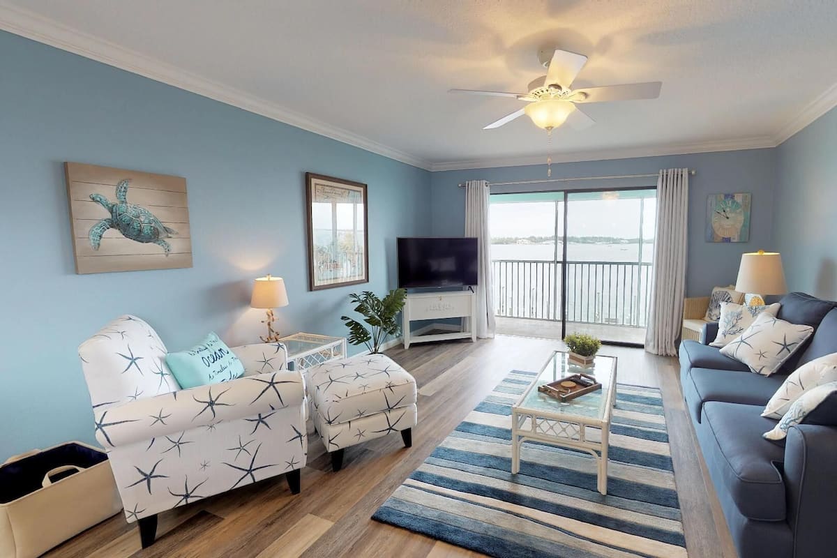 Condo, 2 Bedrooms (PC 16) | Living room