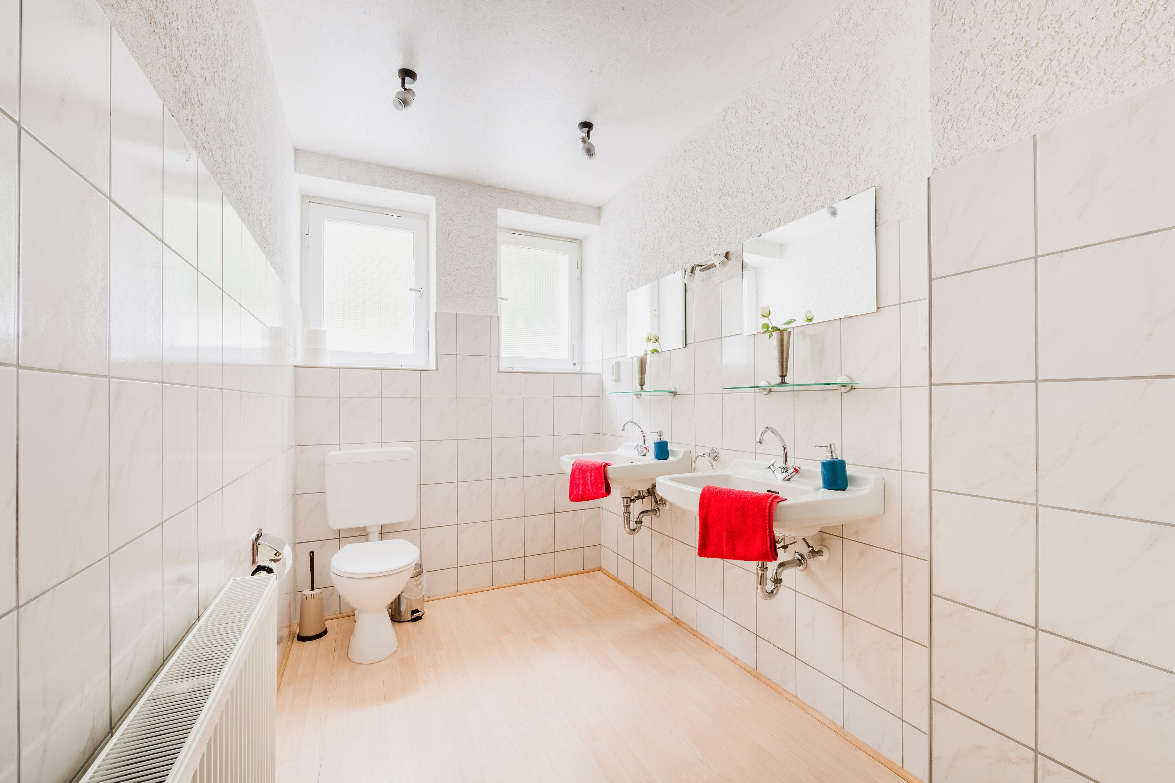Appartement Confort | Salle de bain | Douche, sèche-cheveux, serviettes fournies