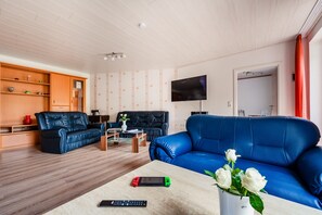 Kondominium Comfort | Area keluarga | TV