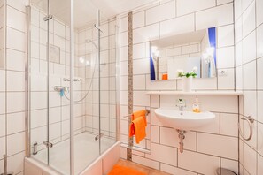 Condo conforto | Banheiro | Chuveiro, secador de cabelo, toalhas de banho 