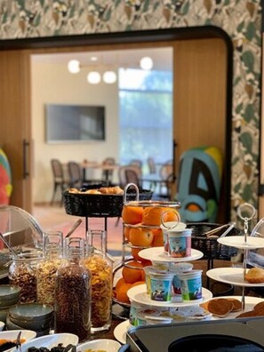 Daily local cuisine breakfast for a fee - Hotel Les Nomades (Beaune)