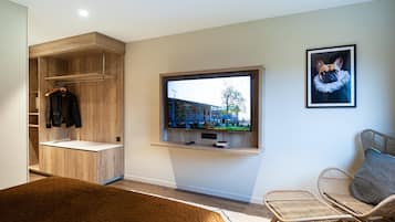 Minibar, in-room safe, desk, laptop workspace