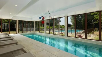 Indoor pool, seasonal outdoor pool, sun loungers