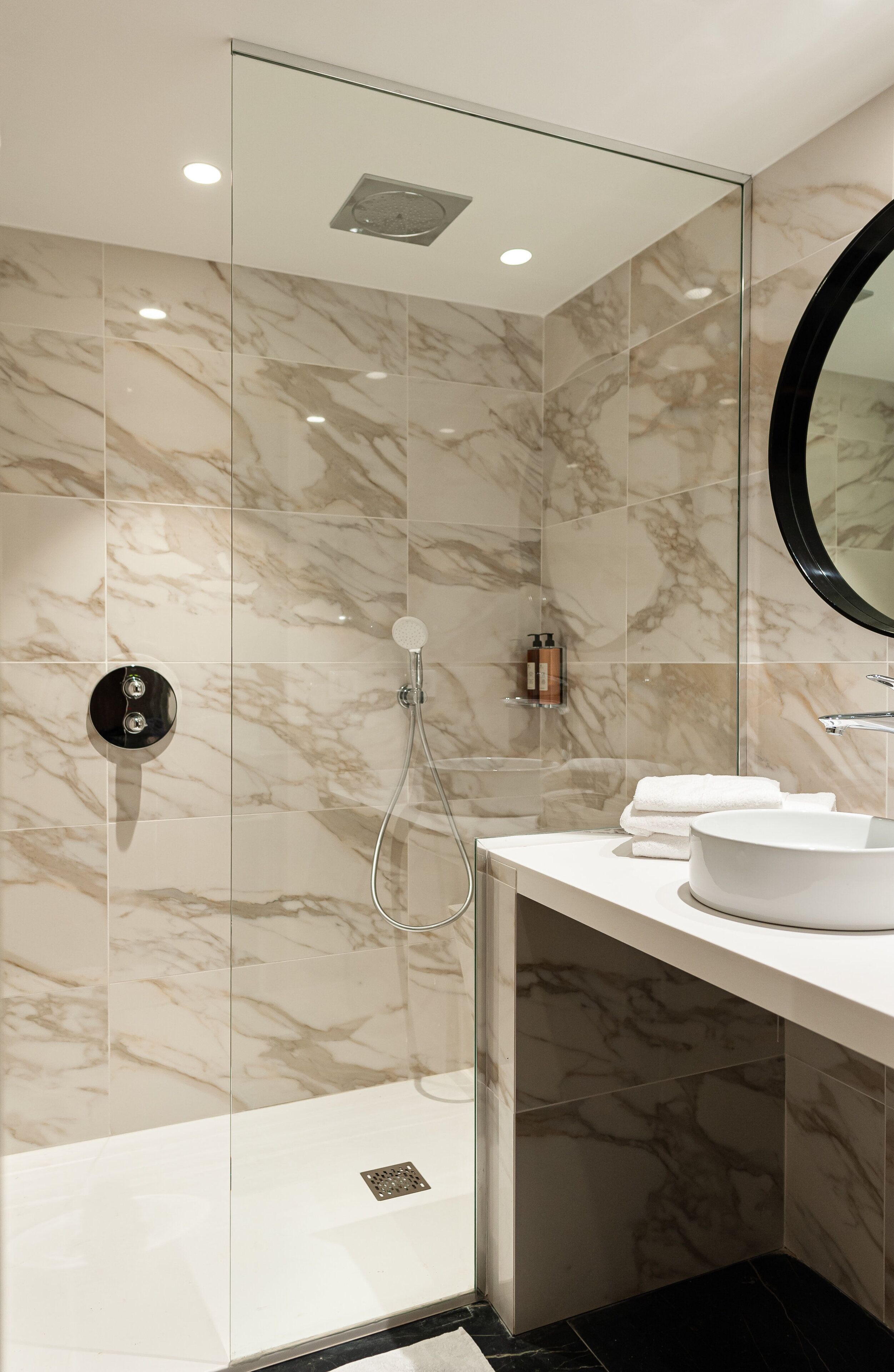 superior room | bathroom shower