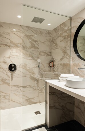 Superior Room | Bathroom shower - Hotel Les Nomades (Beaune)