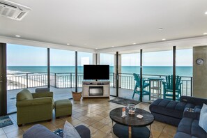 Una televisión, un reproductor de DVD