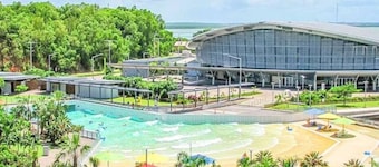 Zen By The Water: Top CBD Location ~ Pool ~ Views