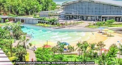 Zen By The Water: Top CBD Location ~ Pool ~ Views