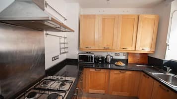 Apartment | Private kitchen | Fridge, microwave, oven, electric kettle